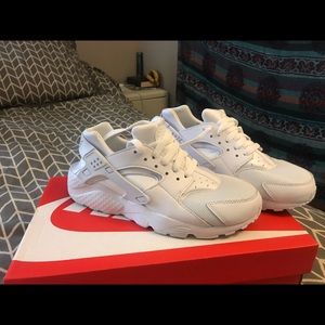 Nike all white hurrache